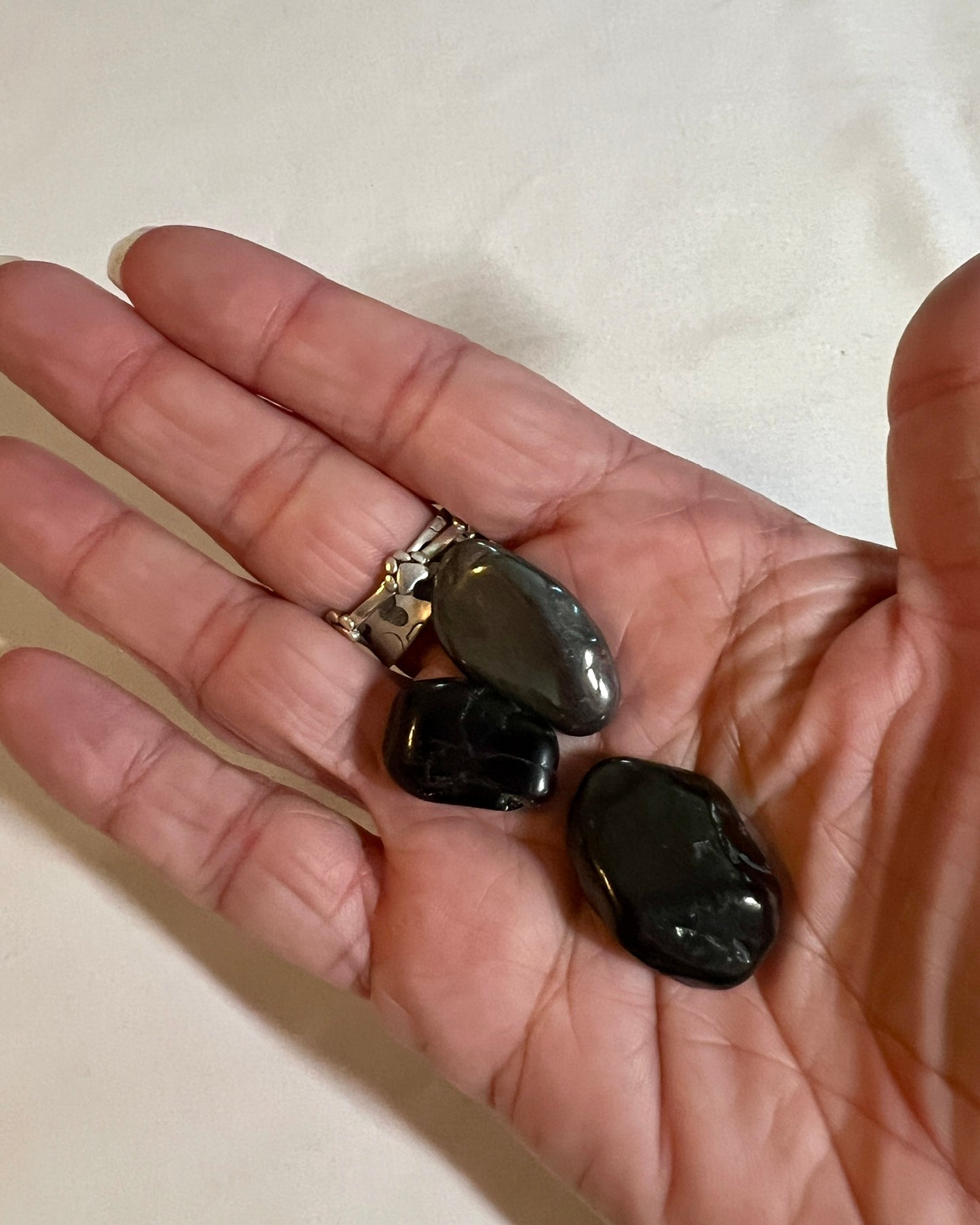Crystal pouch for electromagnetic protection