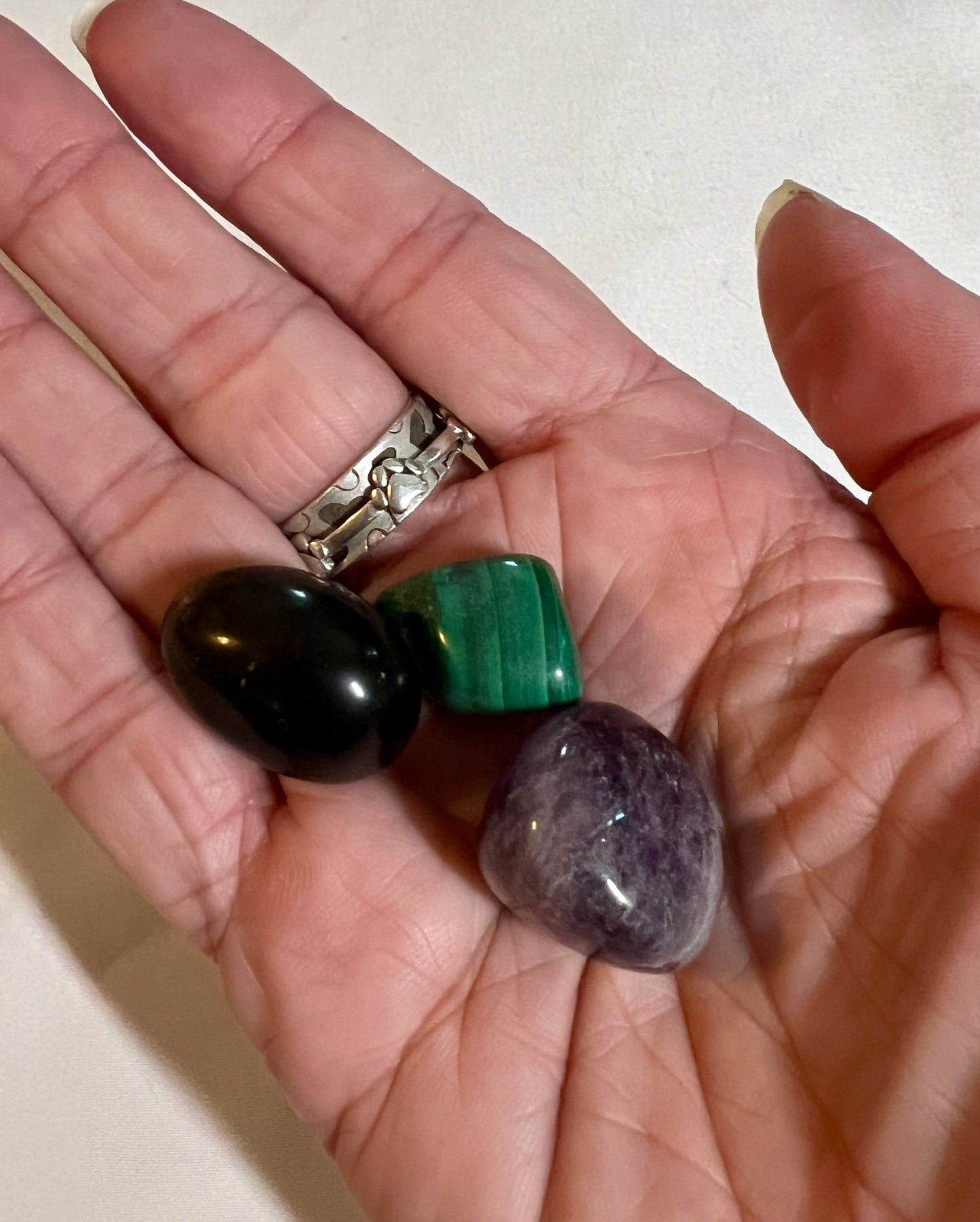 Crystal pouch for scorpio, scorpio crystals