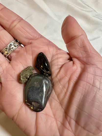 Crystal pouch for memory